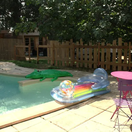 2 En Bois Avec Acces Piscine シャレー ニーム