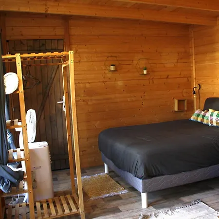 シャレー 2 En Bois Avec Acces Piscine ニーム