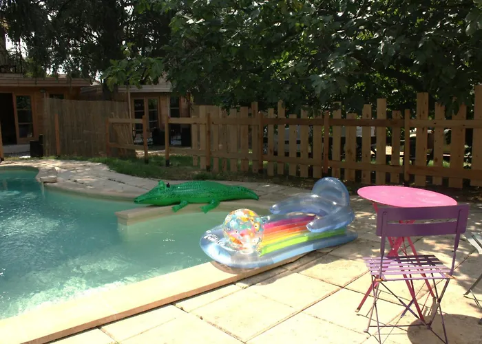 2 En Bois Avec Acces Piscine シャレー ニーム