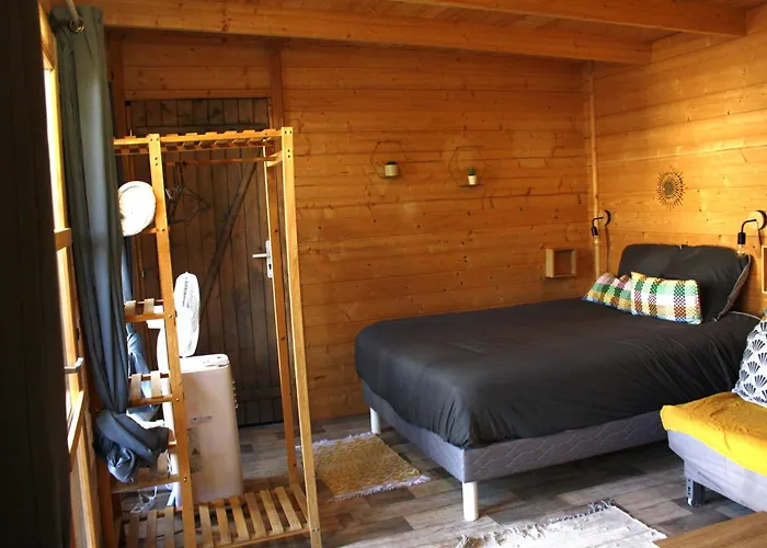 シャレー 2 En Bois Avec Acces Piscine ニーム