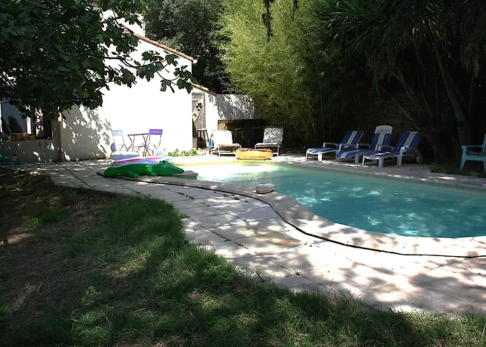 2 En Bois Avec Acces Piscine